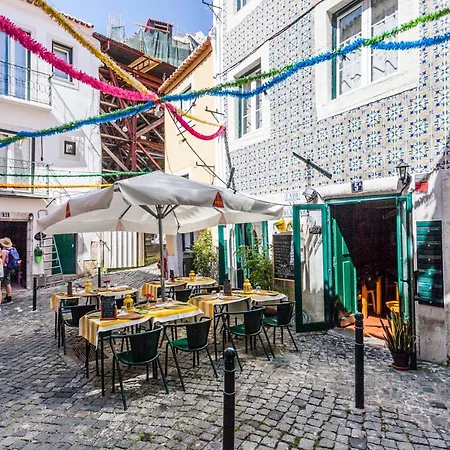 Amazing River View In Historical Appartamento Lisbona
